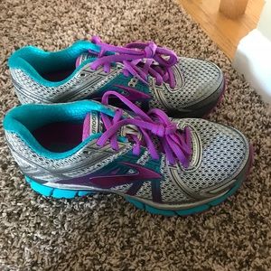 Brooks Adrenaline GTS 17 size 6.5 wide